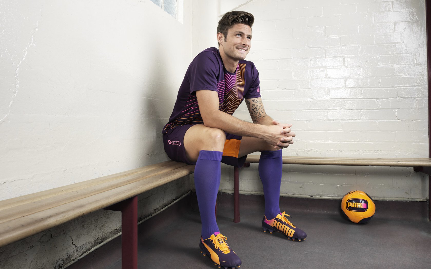 中场休息观察：球队调整策略的秘密，球员中场休息都在干嘛